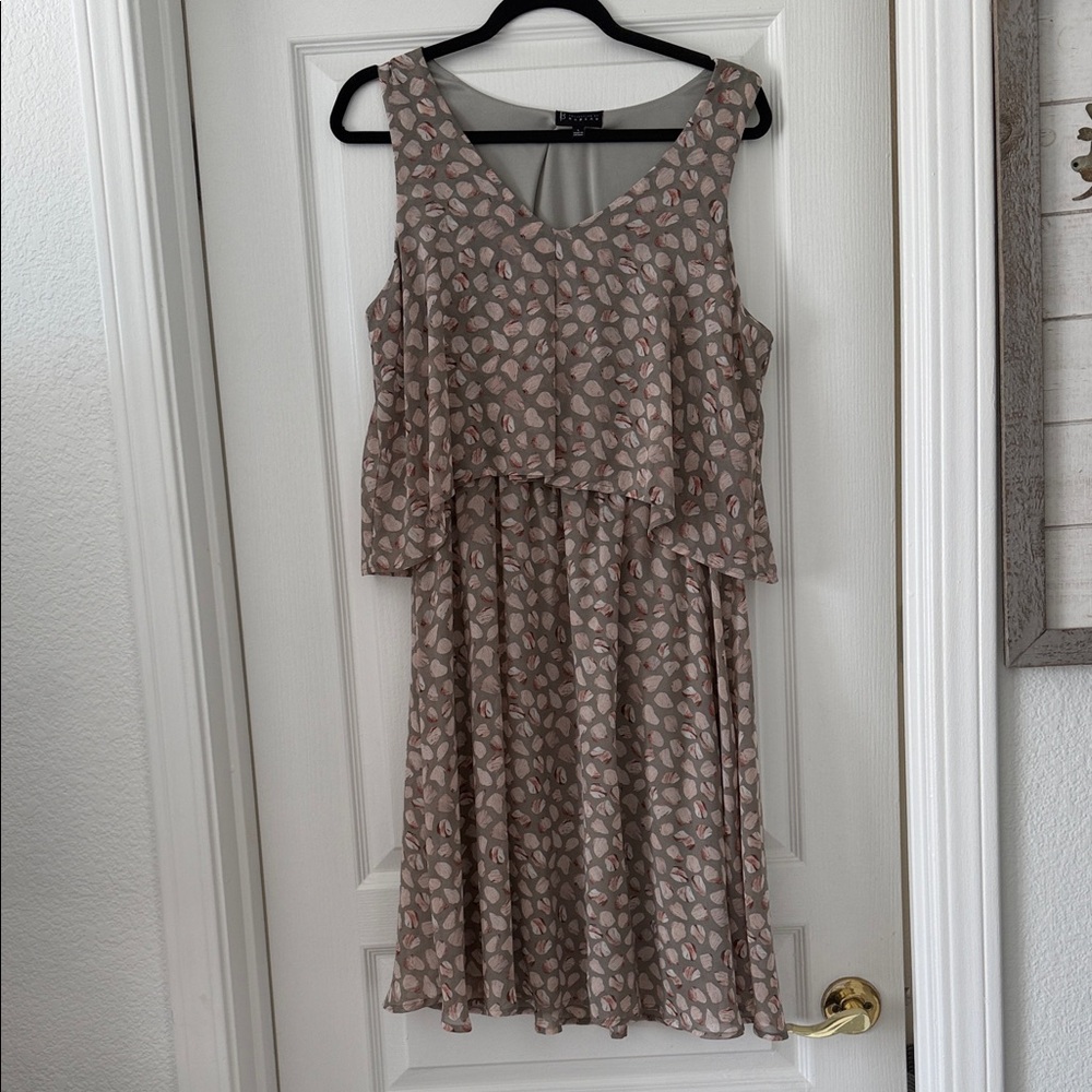 bobeau Taupe Midi Dress with Blush Leaf Print